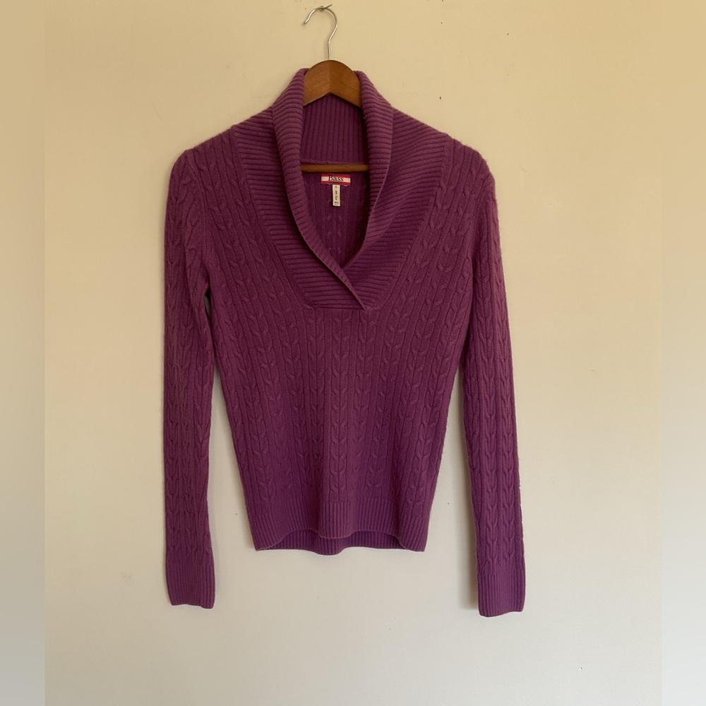 Bass Purple V-Neck Sweater with Fitted Style